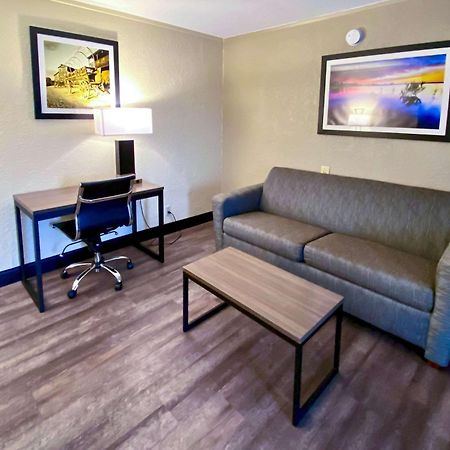 Quality Inn & Suites Airport El Paso Exterior foto